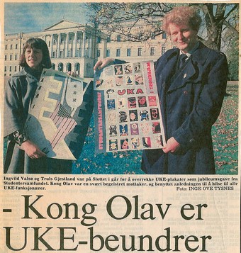 Bilde 4:  Siden ikke kongen lenger kom til UKA, dro SIT med UKEplakater til kongen! 
							 Med:  Truls Gjestland 
							